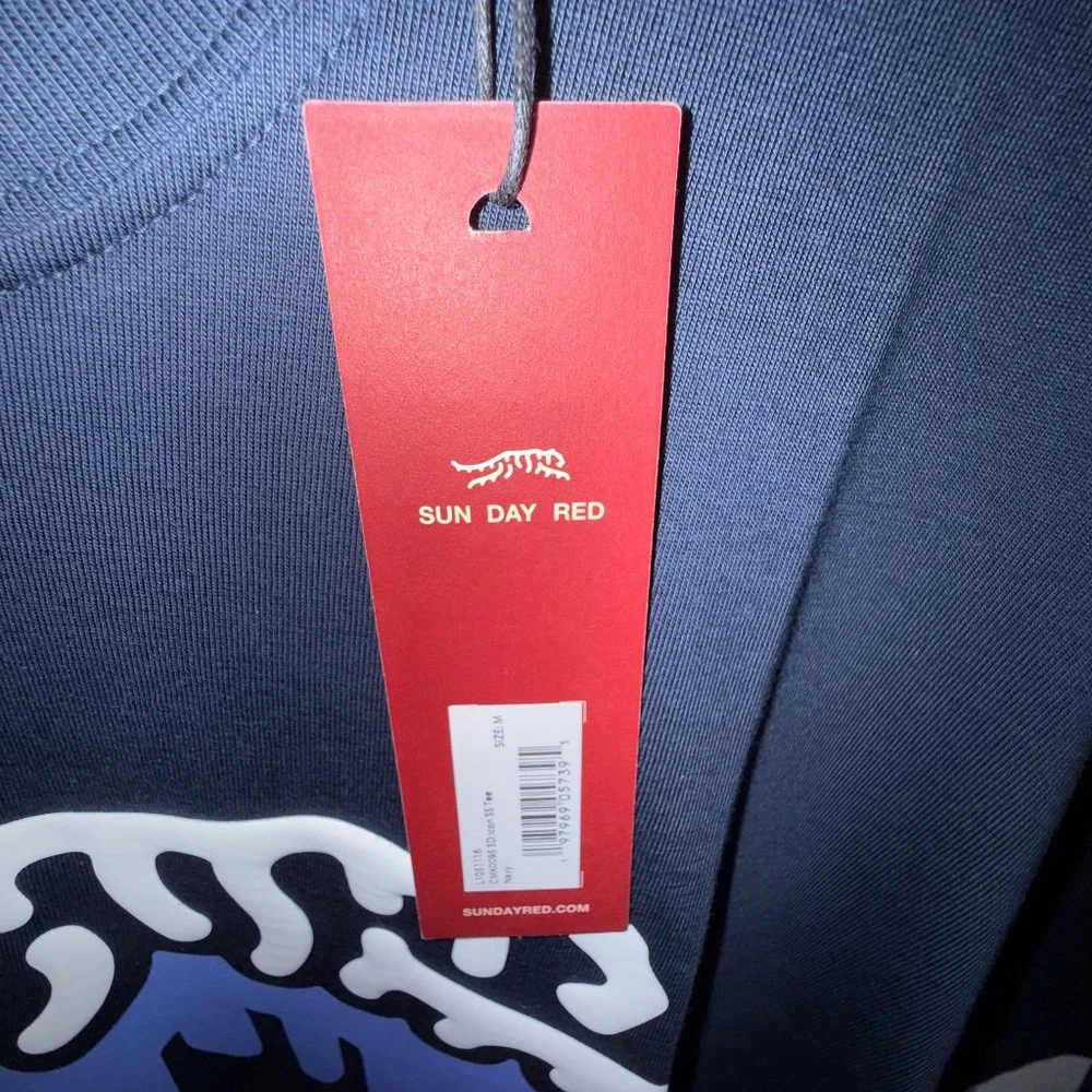 Tiger Woods Sunday Red Golf 3D Icon T Shirt NWT - Picture 3 of 4